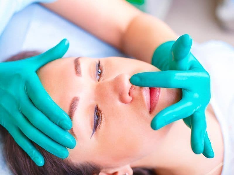 BURUN ESTETİĞİ - Dr. Oray Karacayli