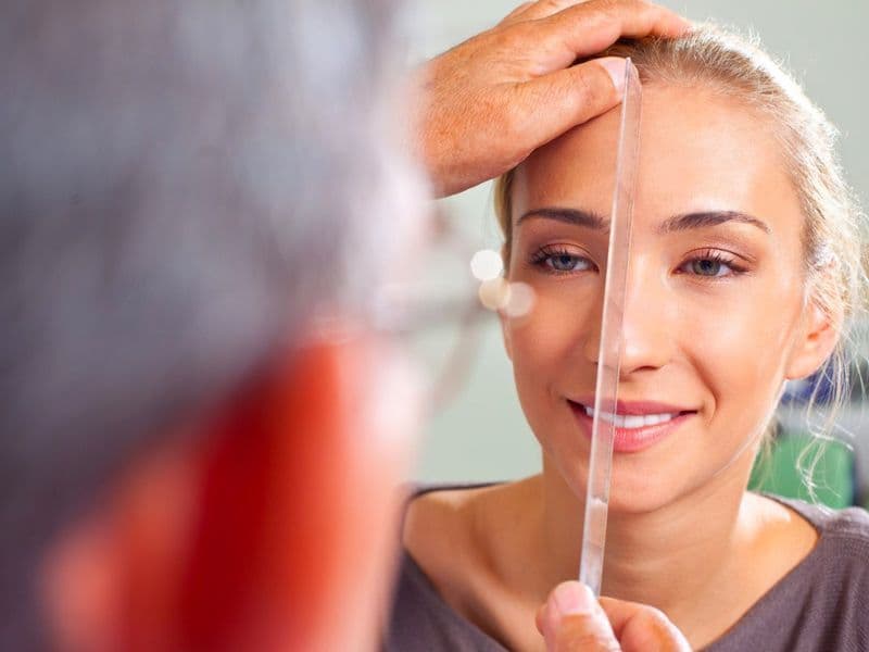 KEMERLİ BURUN NASIL DÜZELTİLİR? - Burun Estetiği Görseli